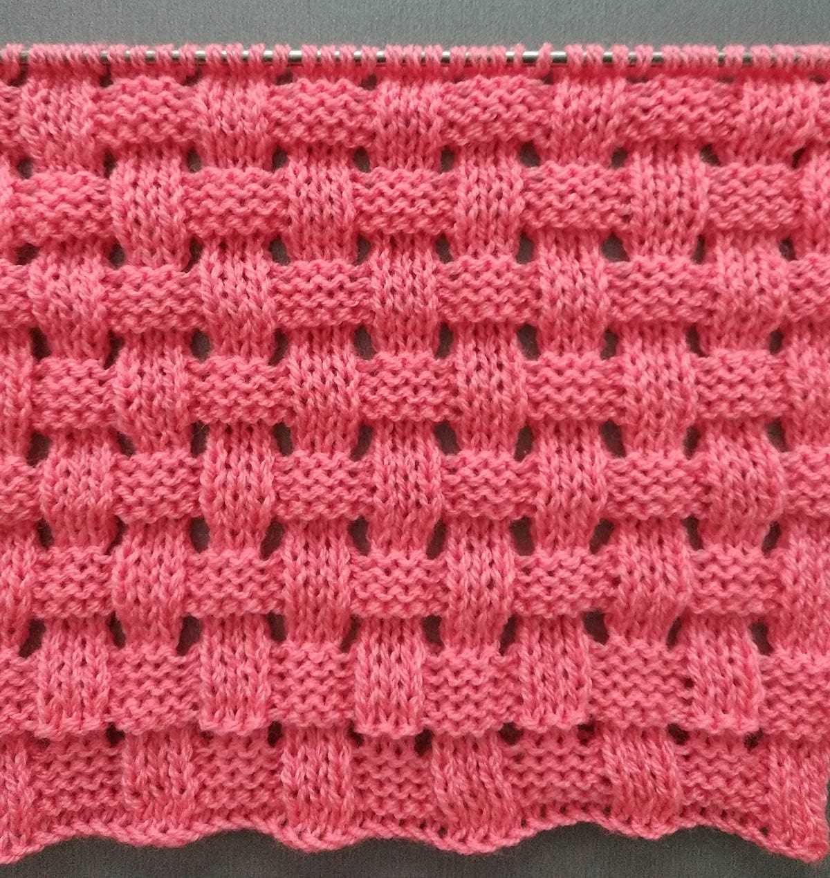 Knit pattern with holes