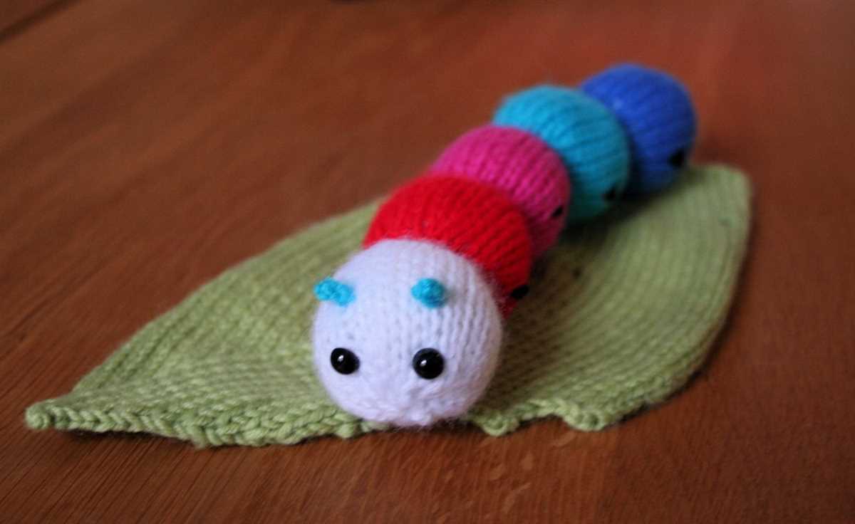 Knitted caterpillar pattern