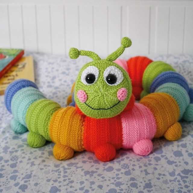 Knitted caterpillar pattern