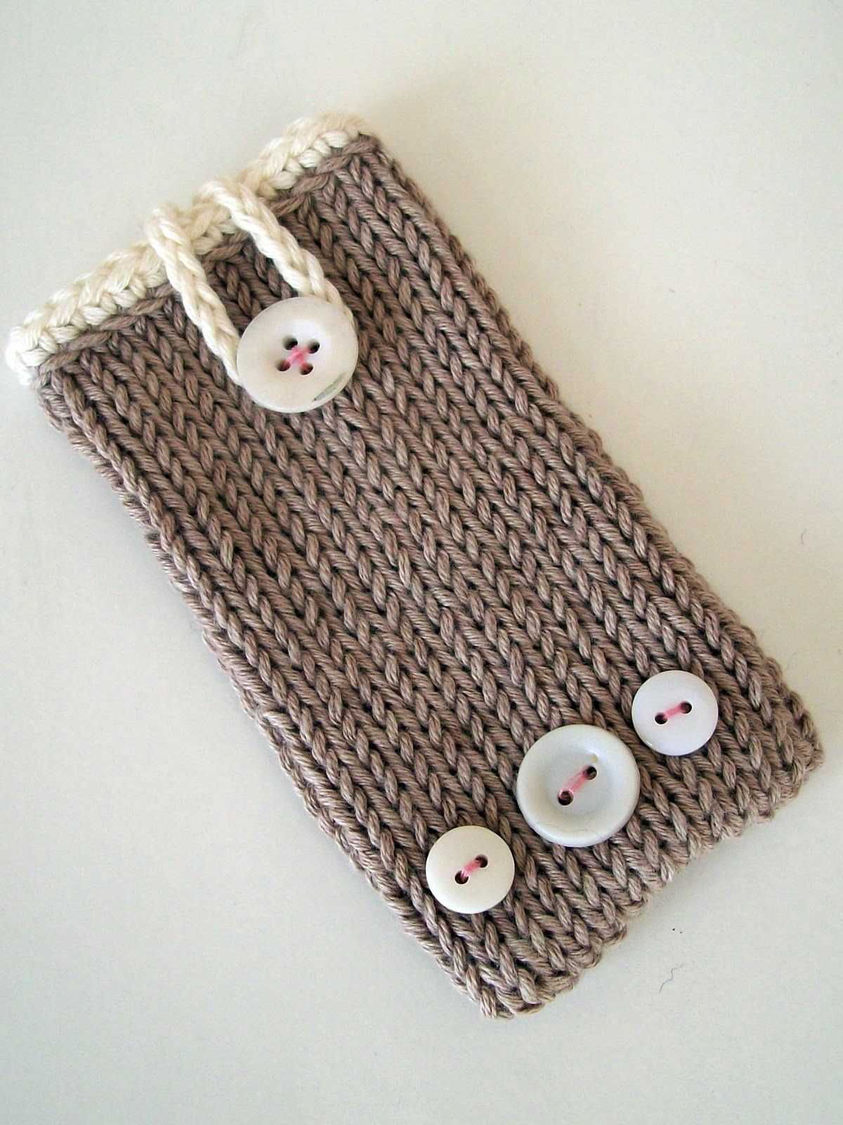 Knitted cell phone case pattern