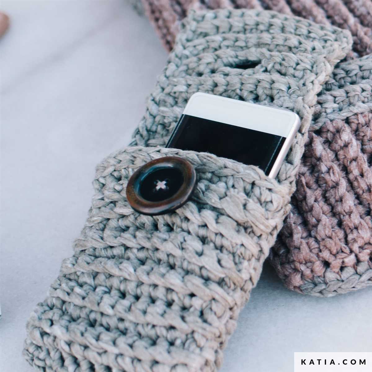 Knitted cell phone case pattern