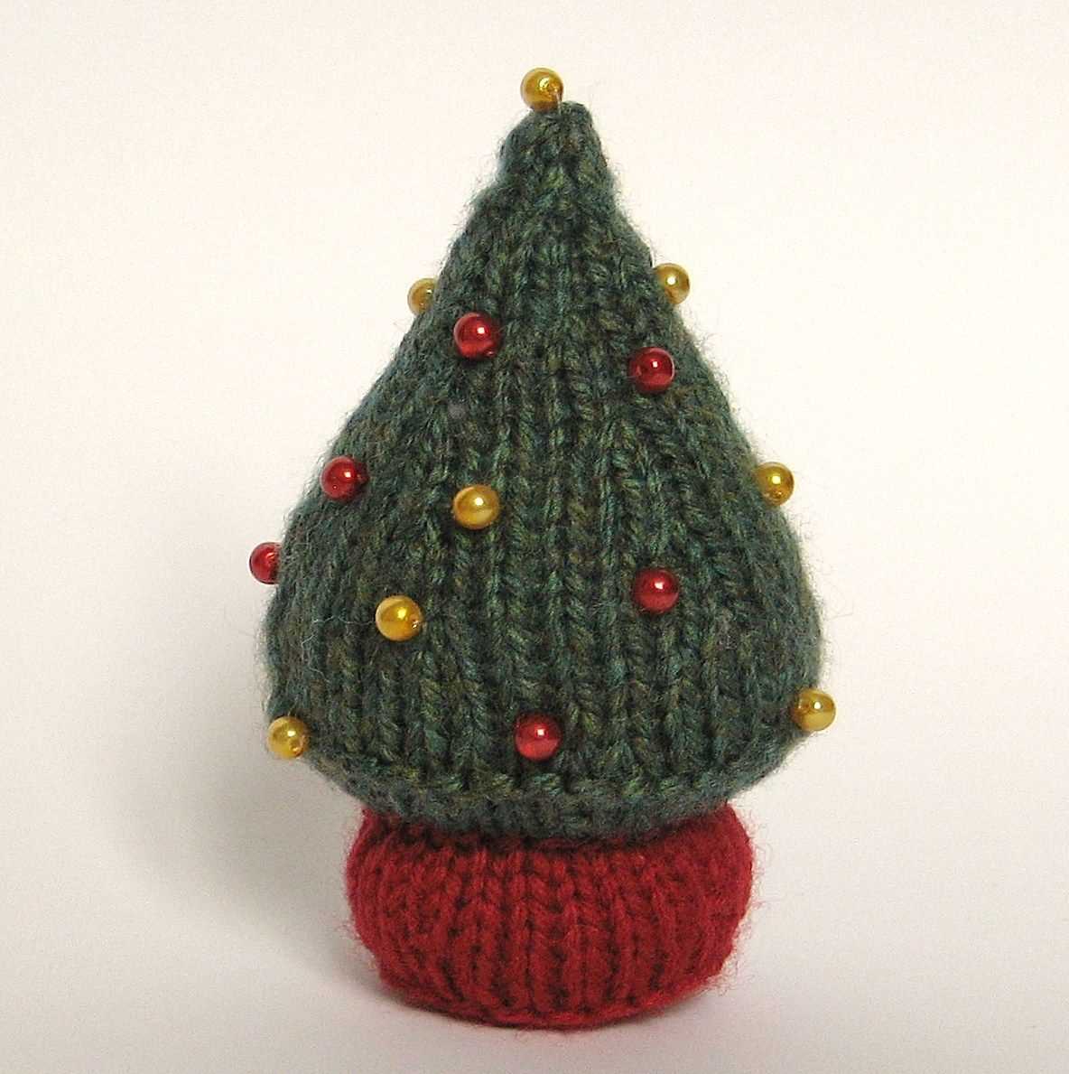 Knitted christmas tree ornament pattern
