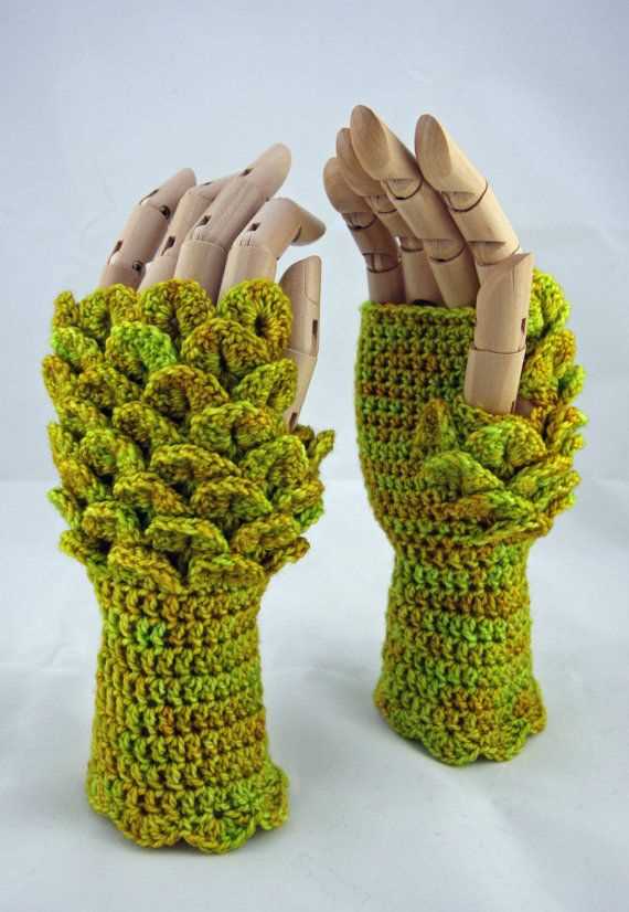 Knitted dragon gloves pattern