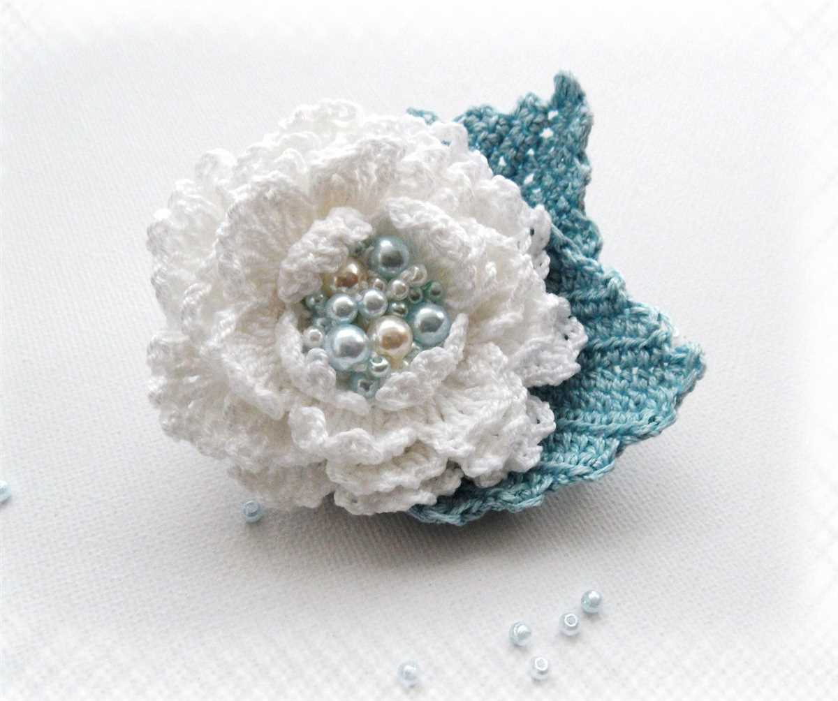 Knitted flower corsage free pattern