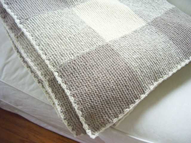 Knitted gingham blanket pattern