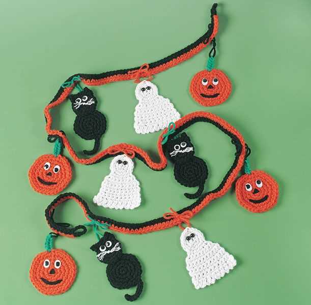Knitted halloween wreath pattern