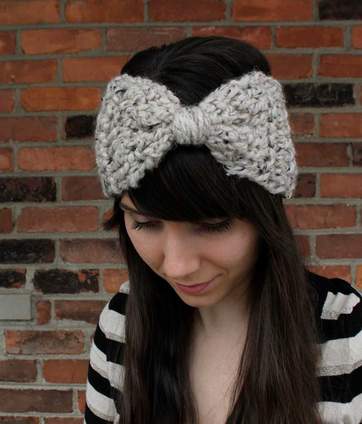 Knitted headband bow pattern