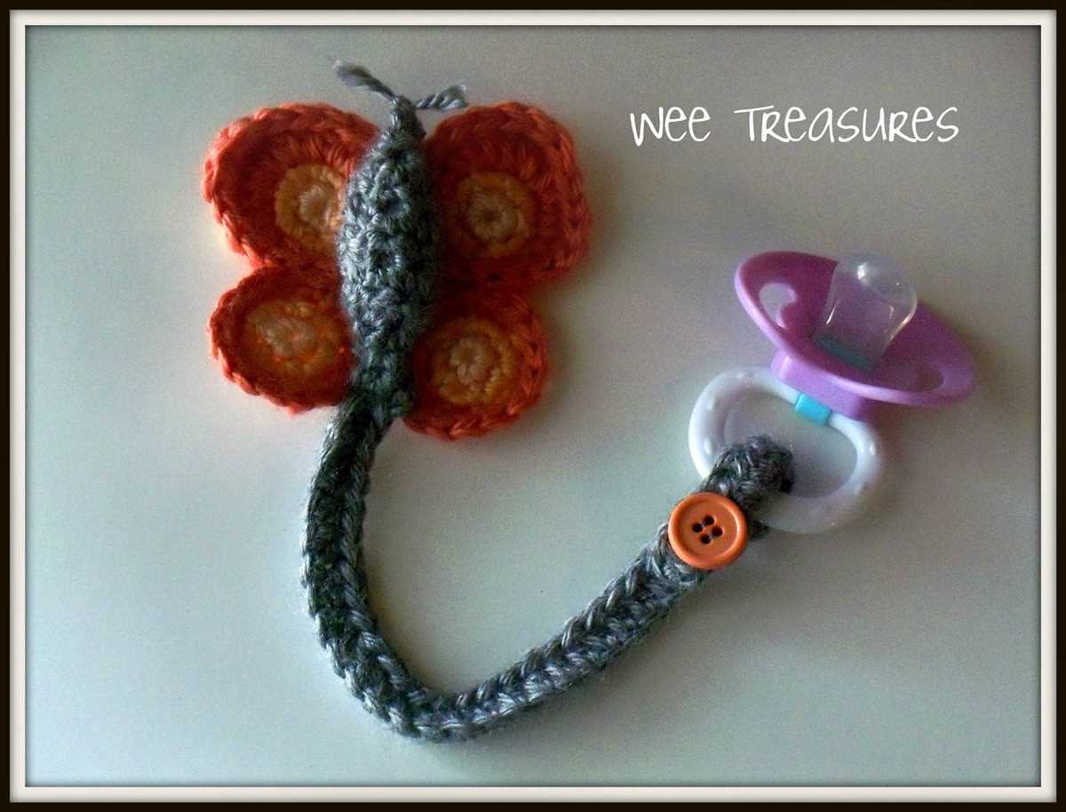 Knitted pacifier clip pattern