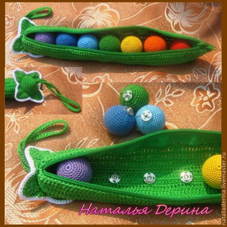 Knitted pea pod pattern