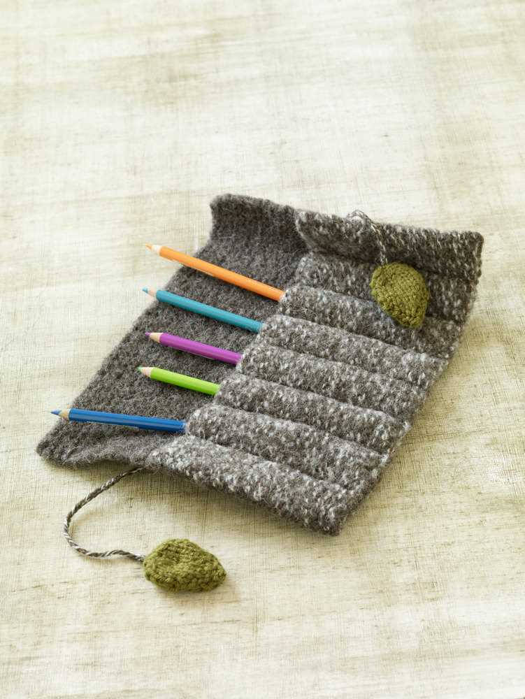 Knitted pencil case pattern