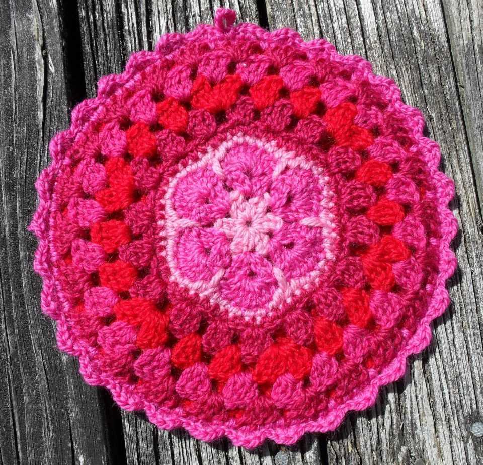 Knitted round potholder pattern