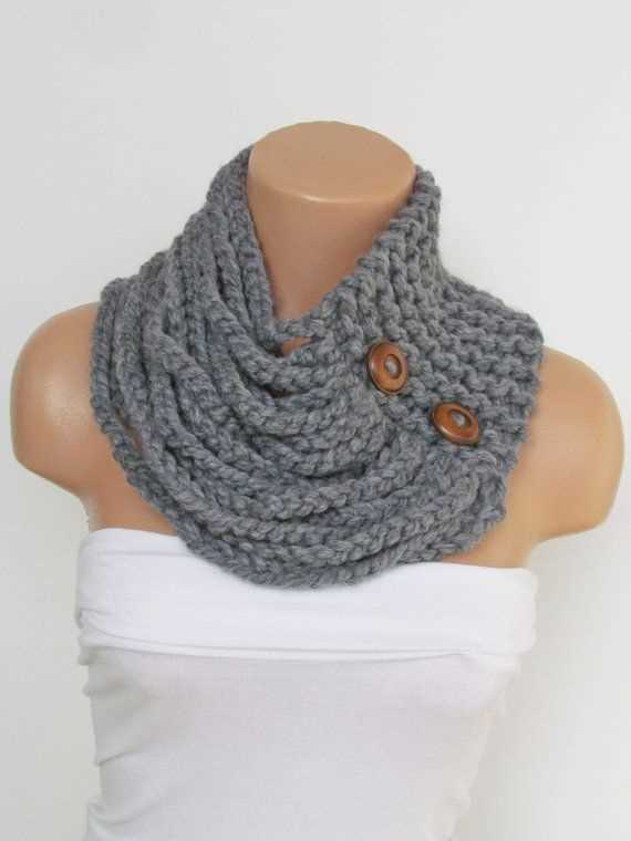 Knitted scarf with buttons pattern