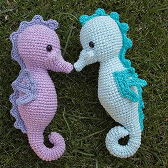 Knitted seahorse pattern free