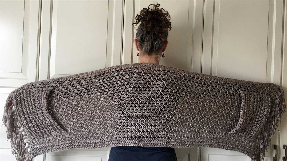 Knitted shawl with pockets free pattern