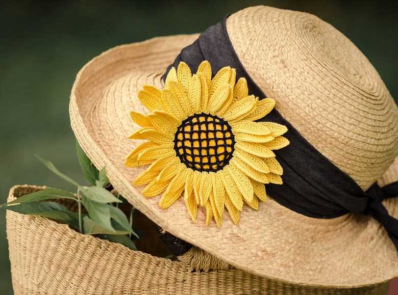 Knitted sunflower brooch pattern free
