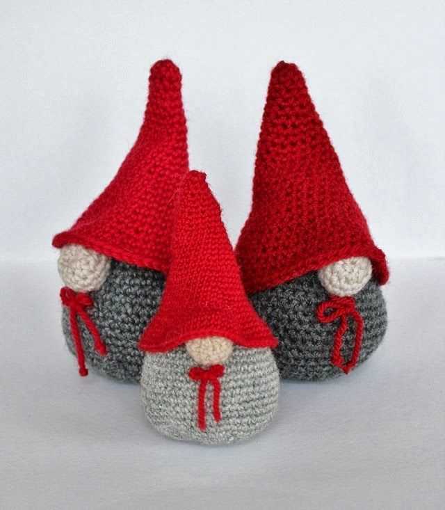 Knitted tomte pattern