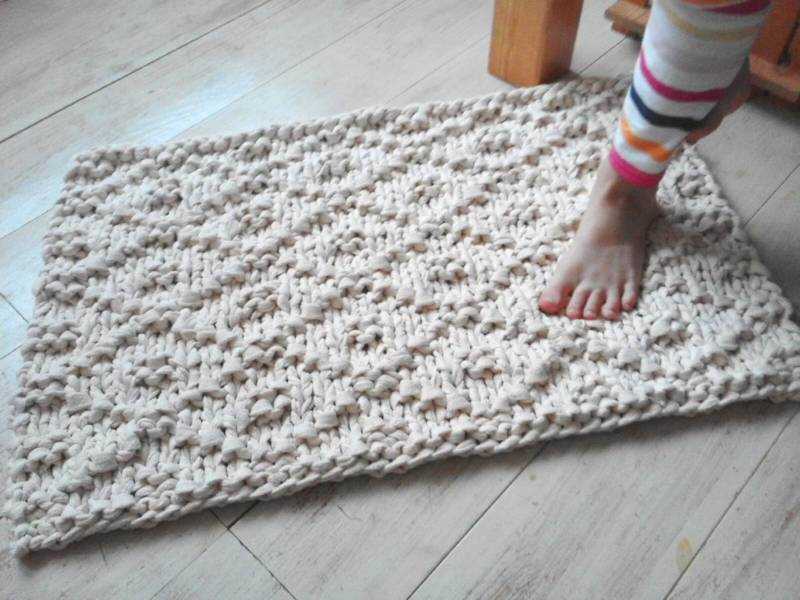 Knitted bath mat pattern