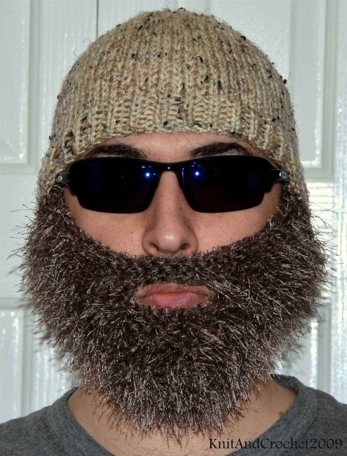 Knitted beard hat pattern