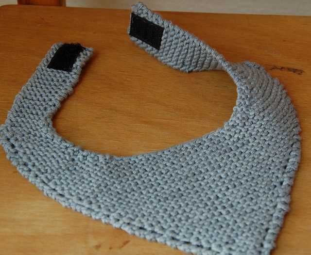 Knitted bib pattern
