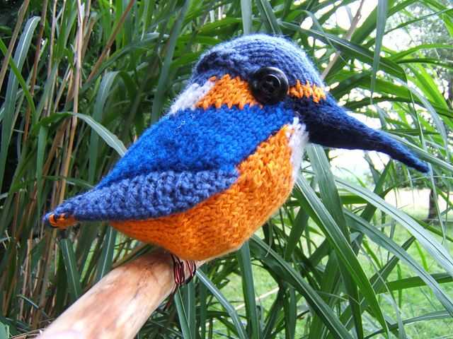 Knitted bird pattern