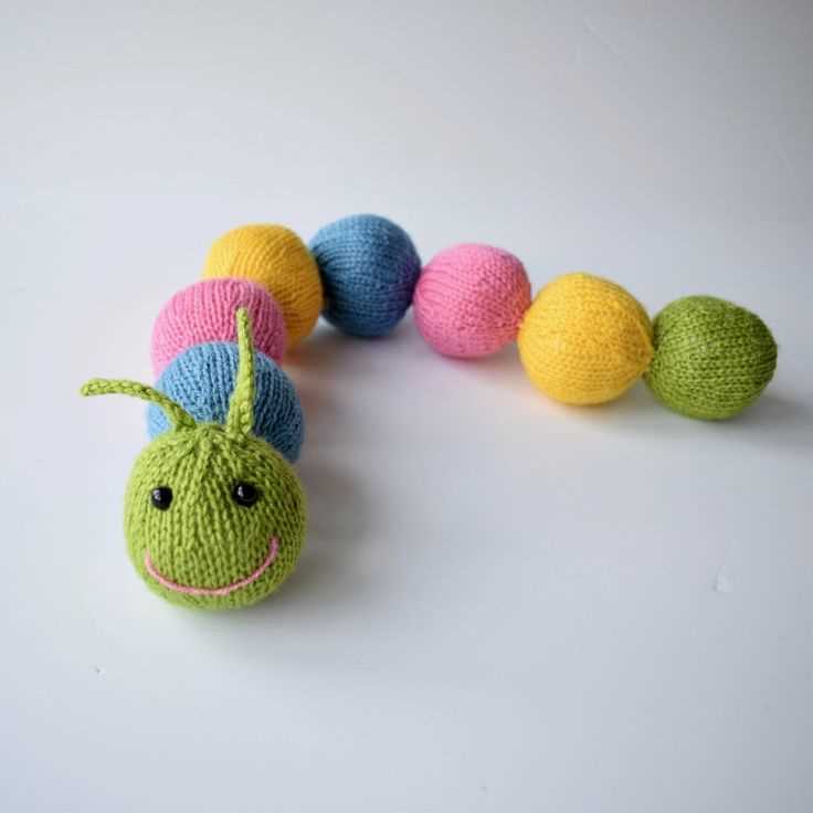 Knitted caterpillar pattern