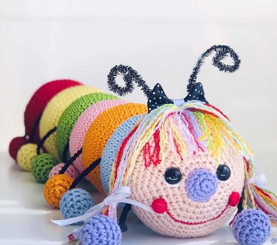 Knitted caterpillar pattern