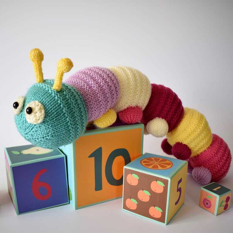 Knitted caterpillar pattern