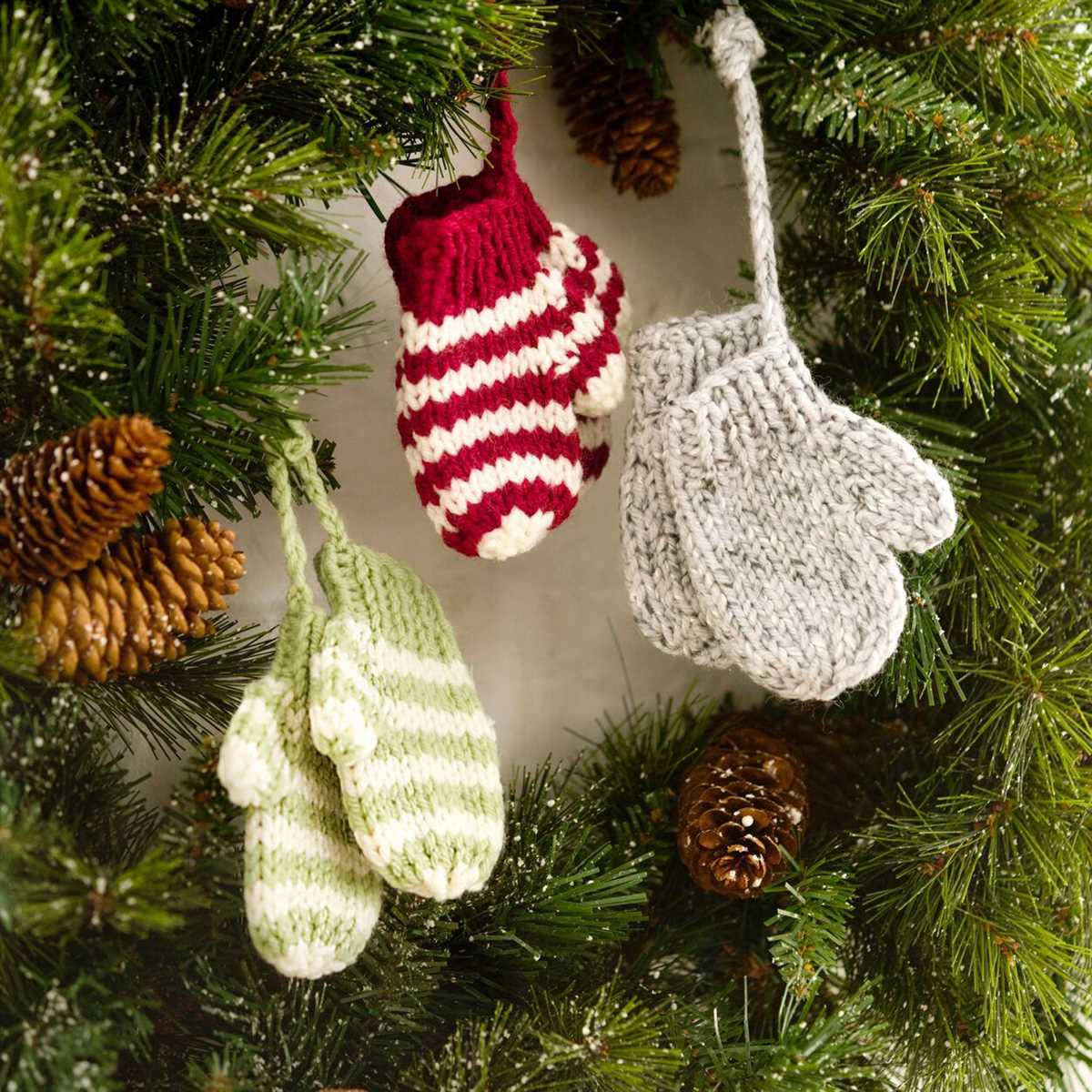 Knitted christmas tree ornament pattern