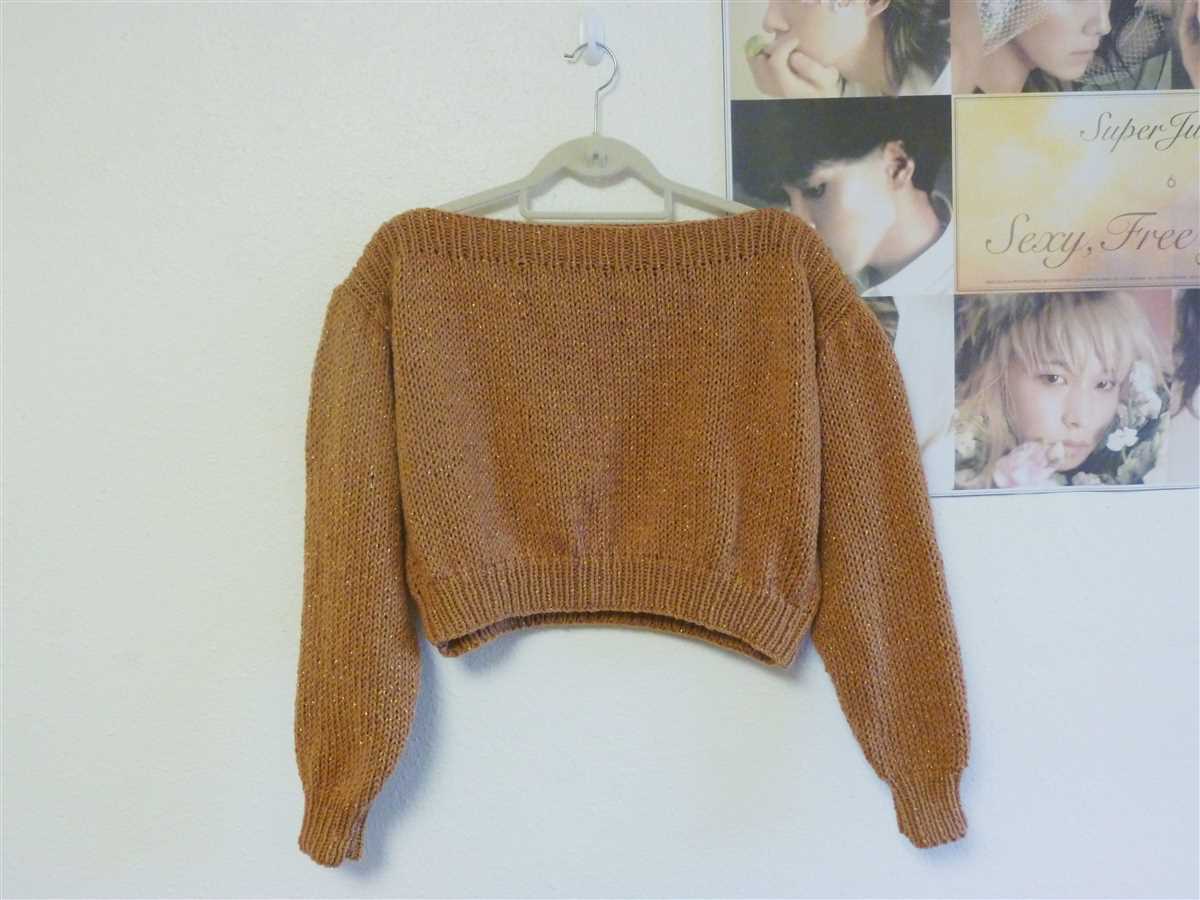 Knitted cropped sweater pattern