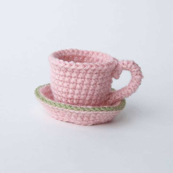 Knitted cup and saucer pattern