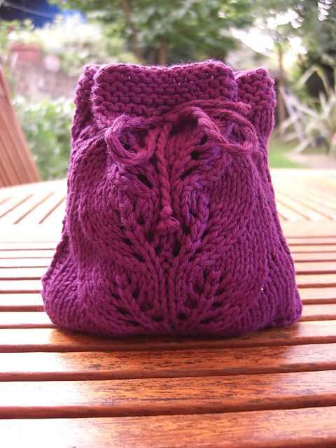Knitted dice bag pattern