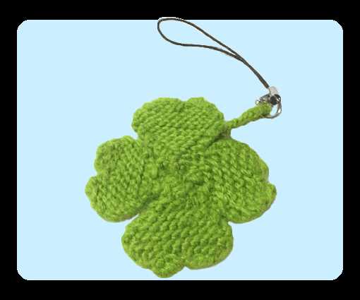 Knitted four leaf clover pattern