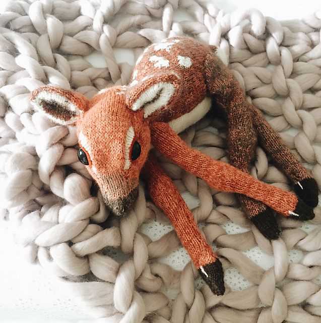 Knitted garland pattern