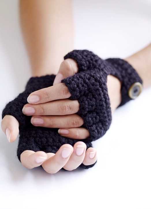 Knitted gloves without fingers pattern