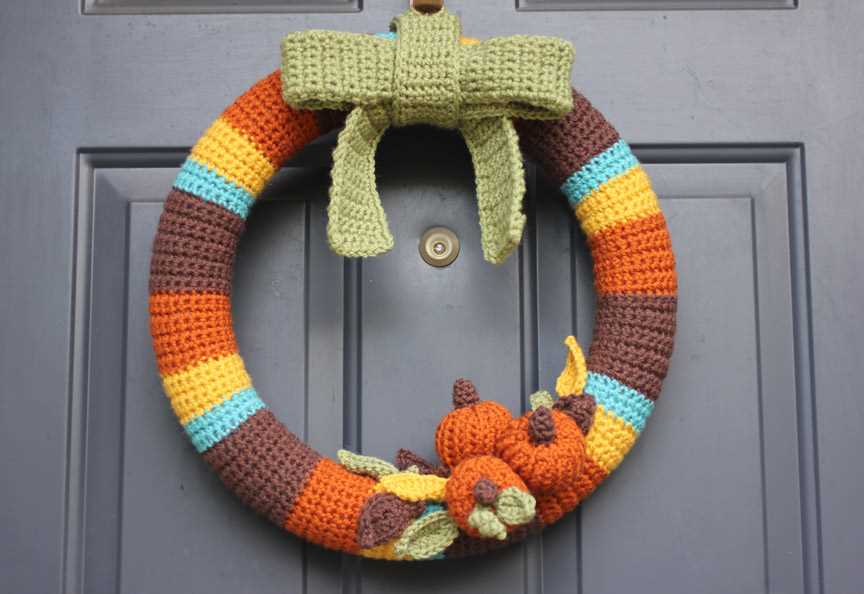 Knitted halloween wreath pattern