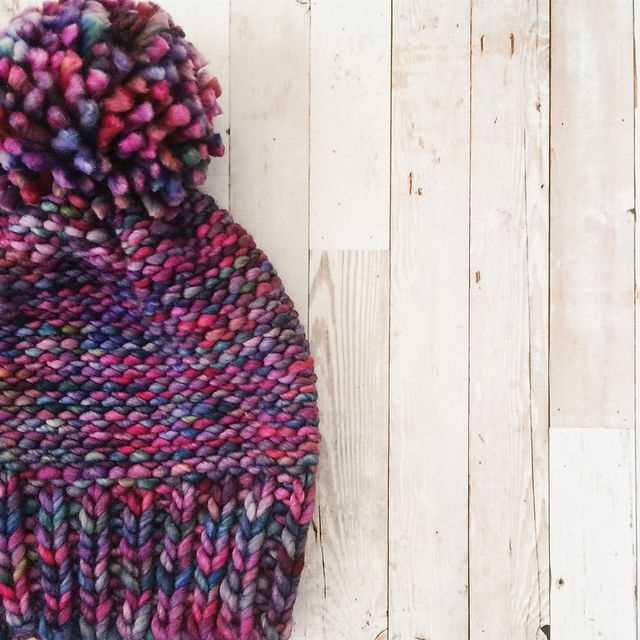 Knitted hat patterns using bulky yarn