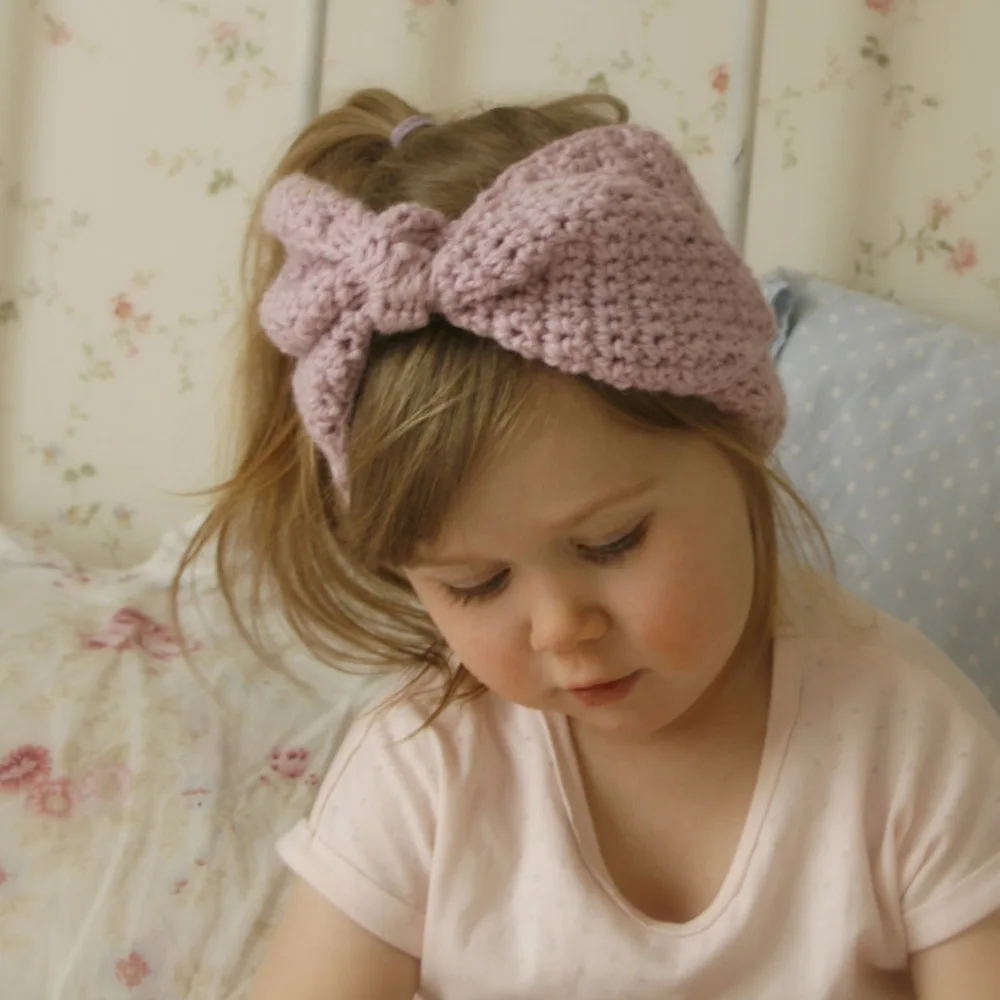 Knitted headband bow pattern