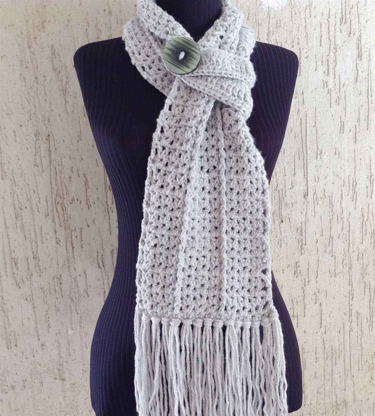 Knitted neck scarf with button pattern