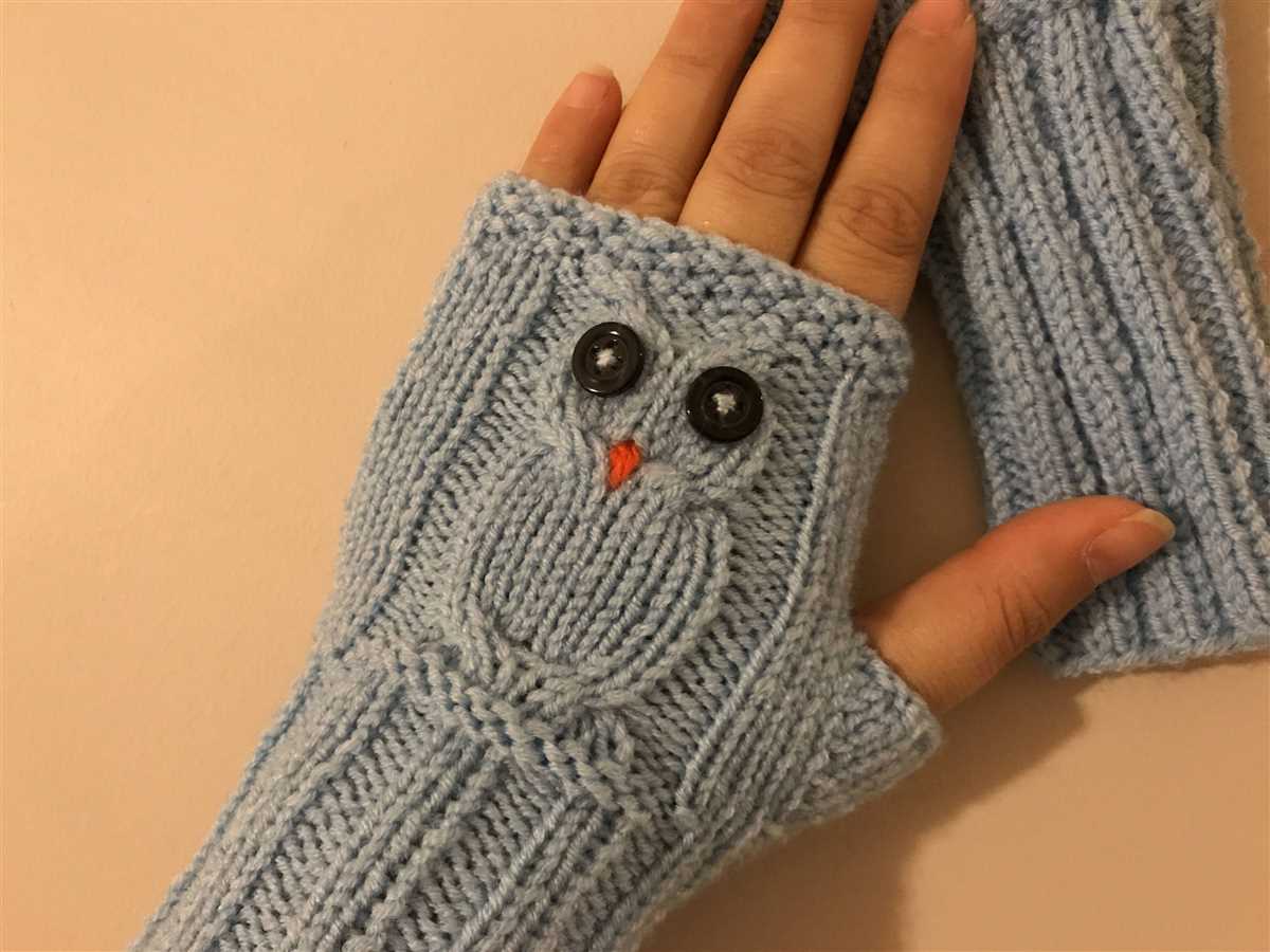 Knitted owl fingerless gloves pattern