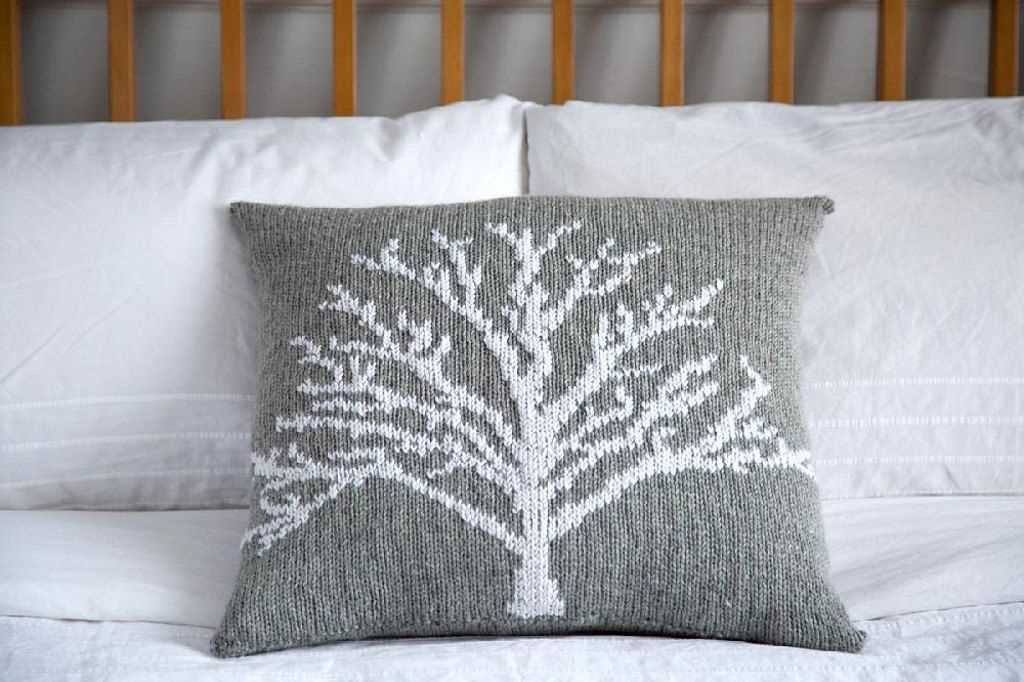 Knitted pillow pattern