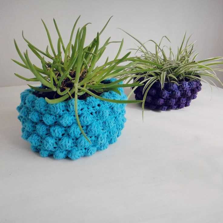 Knitted pot plant holders pattern