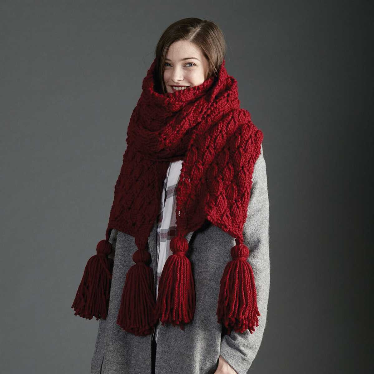 Knitted scarf with pockets pattern