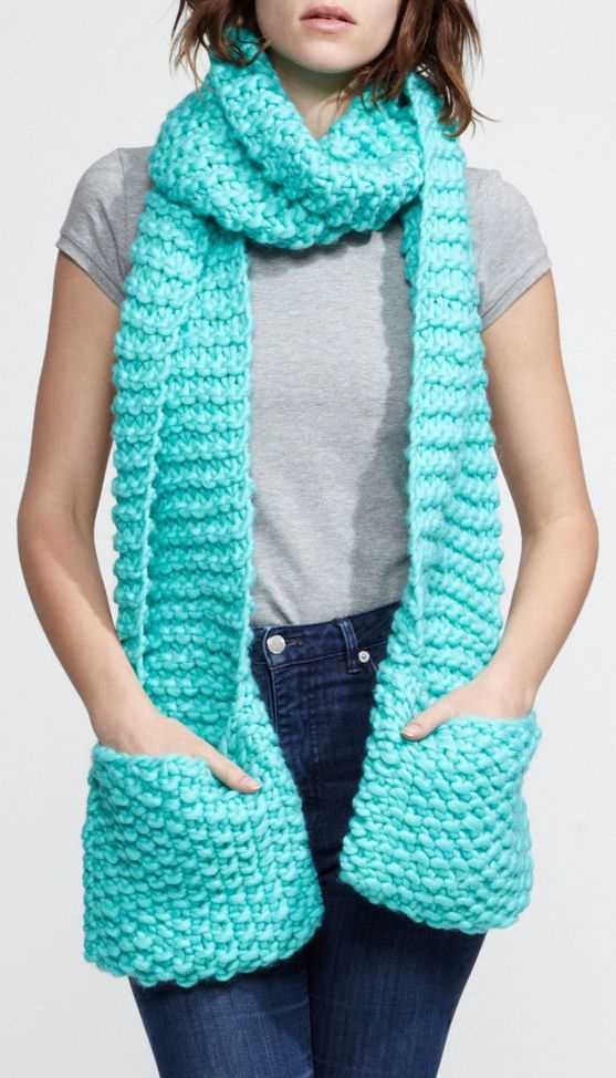 Knitted scarf with pockets pattern
