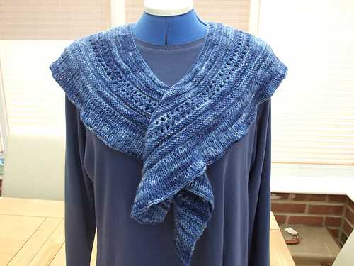 Knitted shawl with pockets pattern free