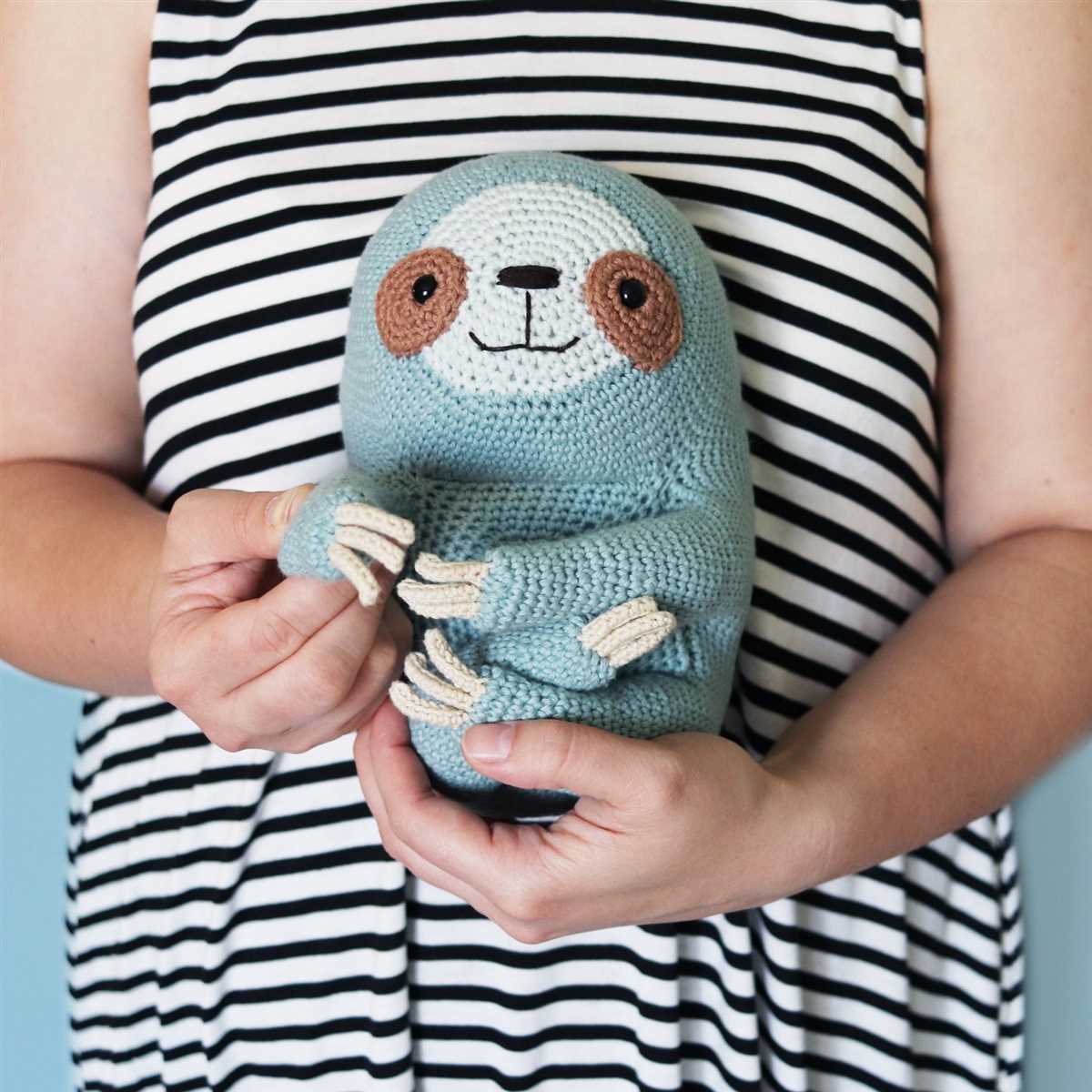 Knitted sloth toy pattern