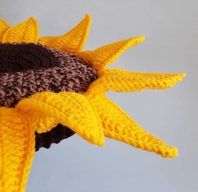 Knitted sunflower free pattern