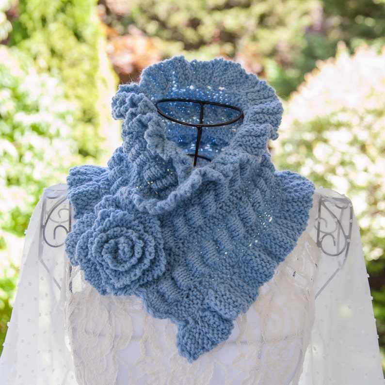 Knitting pattern for a cowl neck warmer