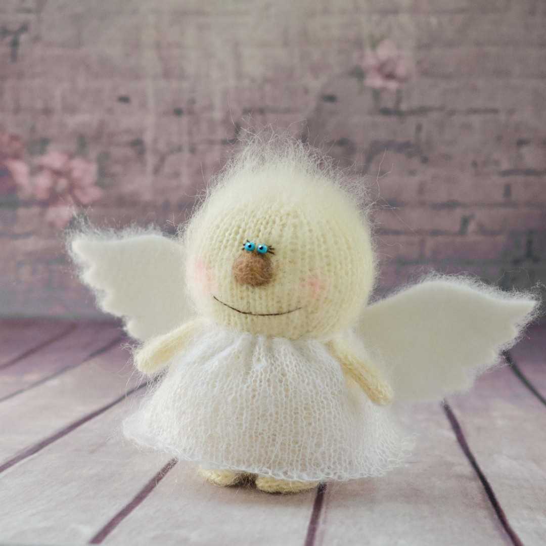 Knitting pattern for an angel