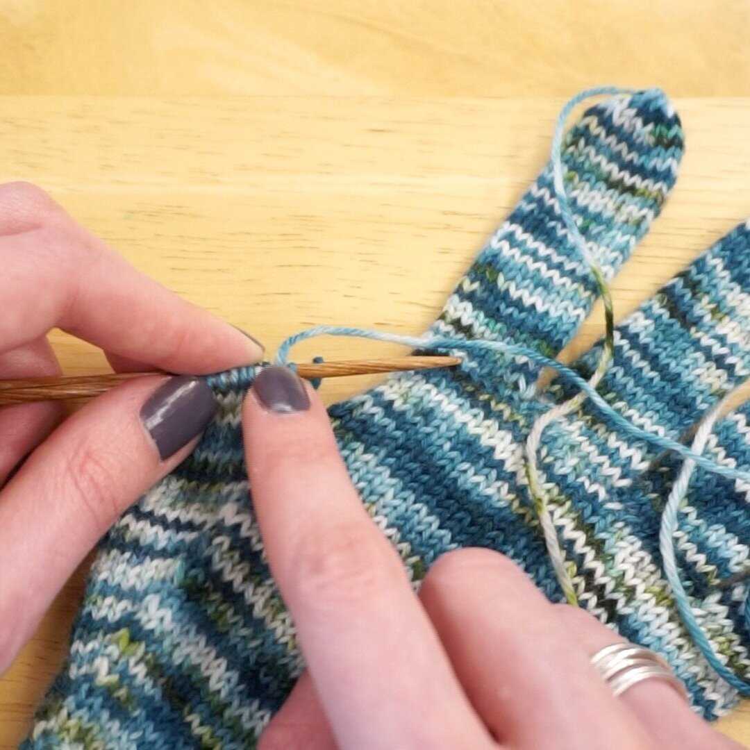 Knitting pattern for gloves using 2 needles