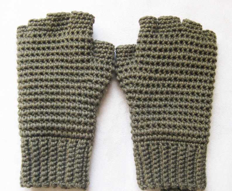 Knitting pattern for mens fingerless mittens